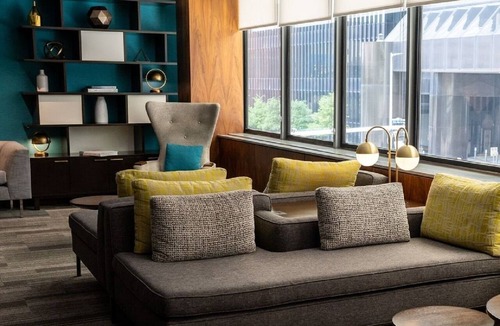 Houston Convention District Apartment | Spacious Queen Room | Pet-friendly | Onsite Parking | Downtown Houston