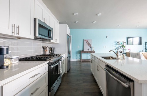 New Orleans Condo | Spacious, Reserved Parking, Pool
