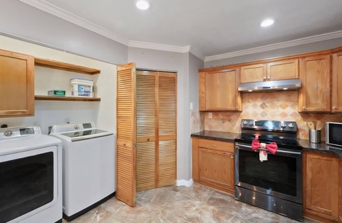 Northside House | Spacious Retreat: Cozy Bedrooms, Gourmet Kitchen & Outdoor Oasis!
