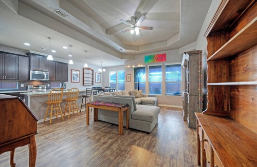 Northwest Corpus Christi House | Spacious Retreat + Game Room + Outdoor Dining + Near Beach and Downtown | Rhumba