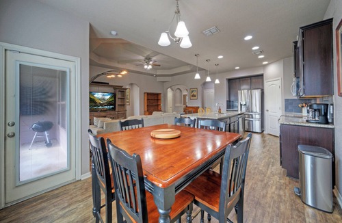 Northwest Corpus Christi House | Spacious Retreat + Game Room + Outdoor Dining + Near Beach and Downtown | Rhumba