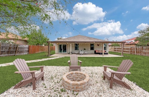 Wetmore House | Spacious SA Family Home w/Game Room & Patio