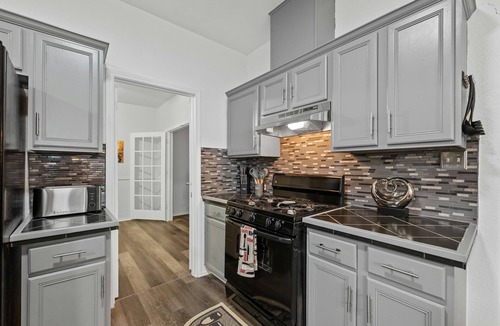 Parker Lane House | Spacious Southern Hideaway in city. Minutes from downtown & airport. Sleeps 11