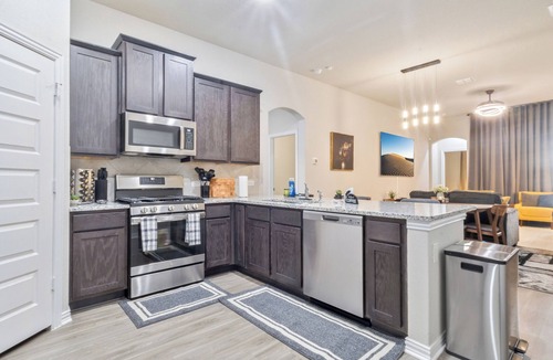 Converse House | Spacious & Stylish 3BR Retreat with 2 Full Baths – Your Perfect Getaway!