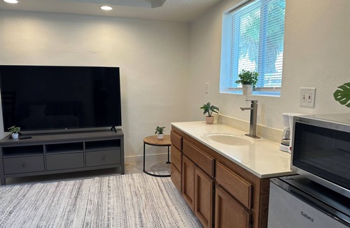 Arden-Arcade House | Spacious Suite E