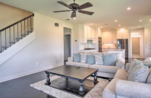 Yorktown House | Spacious Texas Getaway w/Fire Pit & Pond!