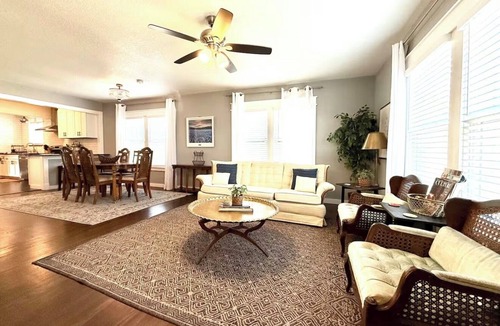 Kerrville House | Spacious Vintage Gem - Big Yard - Close to Downtown & Schreiner - Dogs Welcome!
