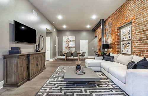 Arts/Warehouse District Apartment | 🥂Spacious Warehouse District Condo with Balcony 🥂 | The French 75