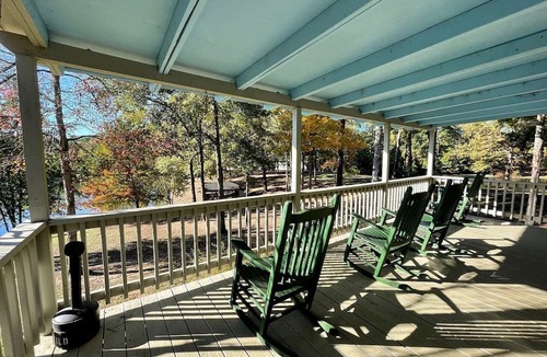 Zwolle Cabin | Spacious Waterfront Cabin Overlooking Private Pond near Zwolle, Louisiana