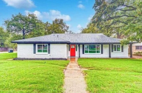 Ederville House | Spacious World Cup home! Minutes from AT&T Stadium. Groups welcome