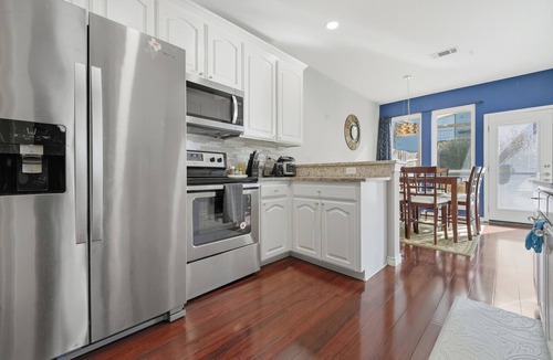 West Arlington House | Special 3-bedroom house just 15 Min to Stadium/Sleeps 6/Free Parking