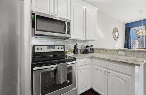 West Arlington House | Special 3-bedroom house just 15 Min to Stadium/Sleeps 6/Free Parking