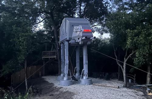 Rosston House | Spectacular Treehouse with Speeder Bike & Creek Views near Forestburg, Texas