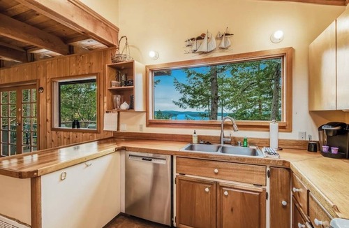 Orcas Cabin | Spectacular Waterfront Cabin in Eastsound with Private Deck and Mountain Views
