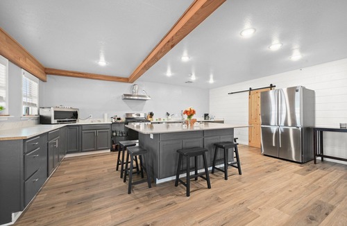 Golden Meadow House | Sportsman's Paradise: Fourchon Waterfront | Walk to Marina | Sleeps 10