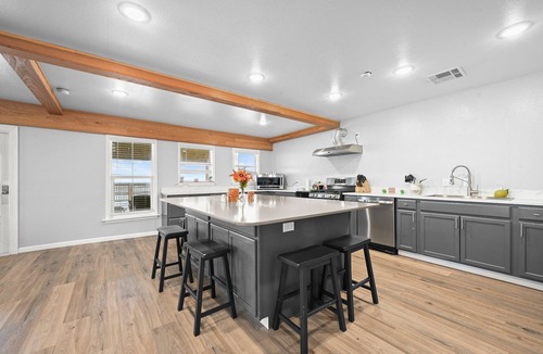 Golden Meadow House | Sportsman's Paradise: Fourchon Waterfront | Walk to Marina | Sleeps 10