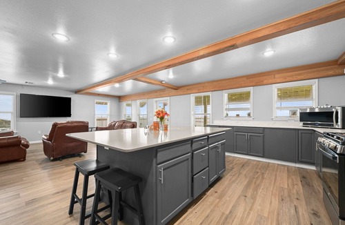 Golden Meadow House | Sportsman's Paradise: Fourchon Waterfront | Walk to Marina | Sleeps 10