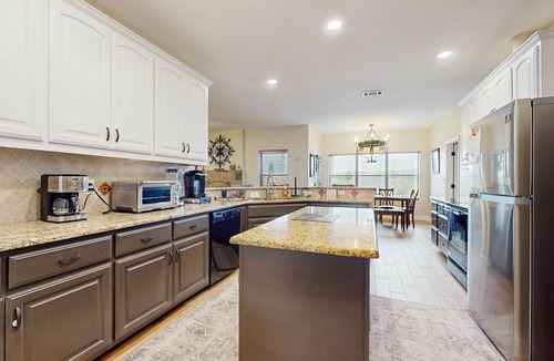 Dripping Springs House | Stargazers' dream home on 1.5 acres w/telescope-near wineries-Dogs ok