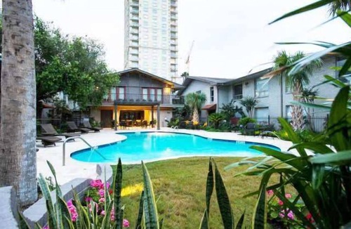 Uptown Apartment | Stay in Bloom Loft at Galleria | Pool Access