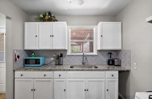 Central Arlington House | Stay in the Heart of Arlington's Entertainment District