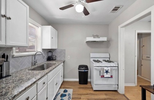 Central Arlington House | Stay in the Heart of Arlington's Entertainment District