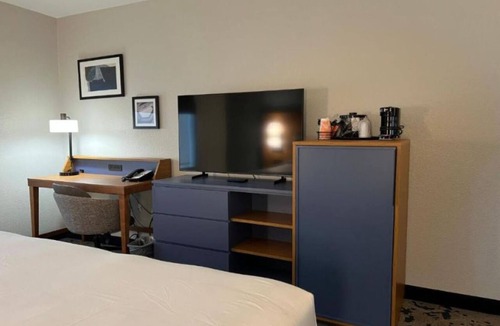 South Baton Rouge Hotel | Stay Near LSU, Blue Bayou Water Park & Mall of Louisiana in Baton Rouge - 2 Unit