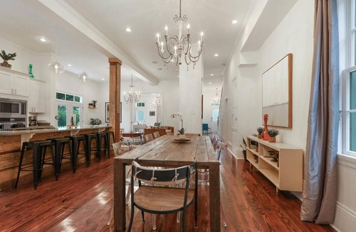 Garden District Apartment | Stayloom’s Enchanting Garden District Home | Pool