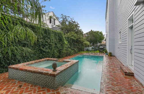 Garden District Apartment | Stayloom’s Enchanting Garden District Home | Pool