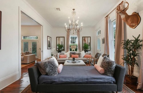 Garden District Apartment | Stayloom’s Enchanting Garden District Home | Pool