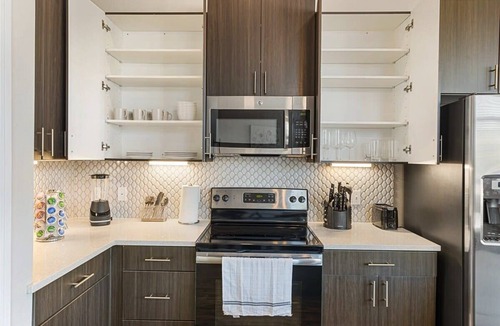 Richardson Apartment | StayOvr at Galatyn Park, Richardson|1BR