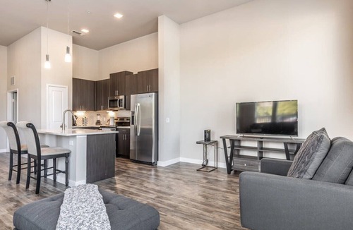 Richardson Apartment | StayOvr at Galatyn Park, Richardson|1BR