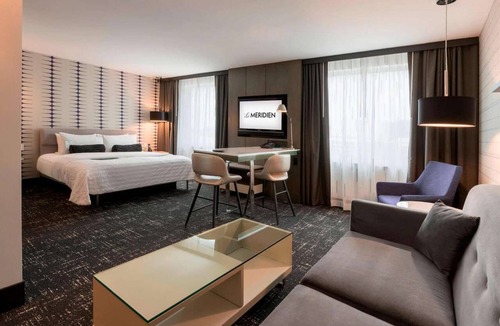 Far North Dallas Hotel | Steps from Galleria Dallas + Dining. Pool. Gym.