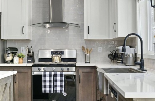 Austin House | `Sterling Serenity` Pet Friendly! FirePit! Lake Austin Access!