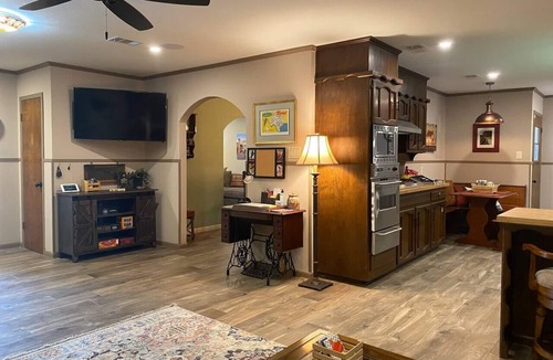 Fort Worth House | StockYards! Walk 3 Blocks-Ranch House sleeps 8, TCU close by