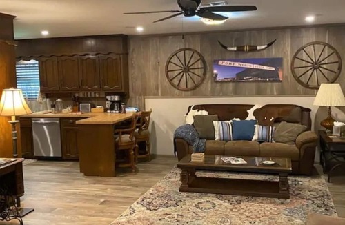 Fort Worth House | StockYards! Walk 3 Blocks-Ranch House sleeps 8, TCU close by