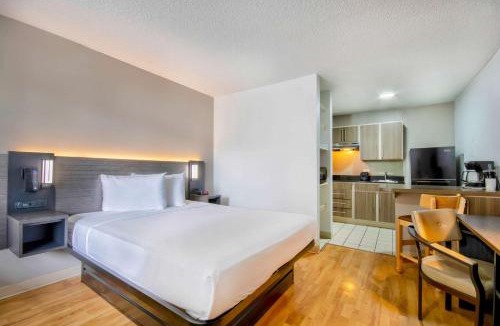 Wetmore Hotel | Studio 6 Extended Stay - San Antonio, TX - Six Flags