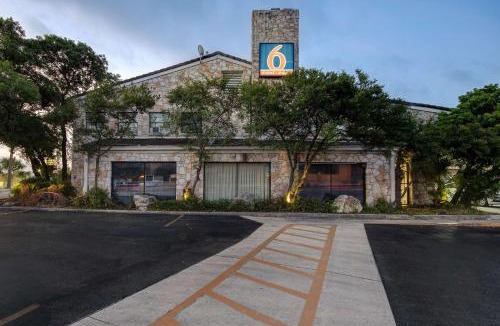 Medical Center District Hotel | Studio 6 San Antonio TX Northwest Medical Center