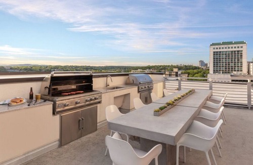 Civic District Condo | Studio unit/Austin - Full Kitchen, W/D, Rooftop Pool, & More!