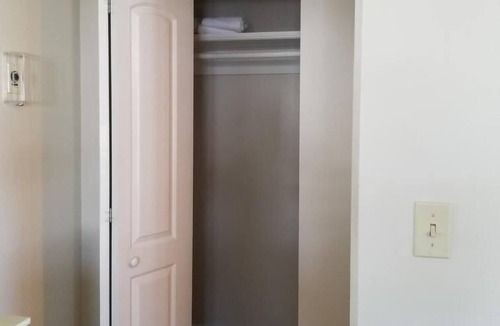 Edgecomb Cottage | Studio with kitchen & balcony Sheepscot Harbour Studio #215