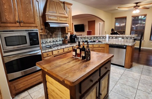 Burleson House | Stunning 20-Acre Private Ranch House Retreat & Event Venue