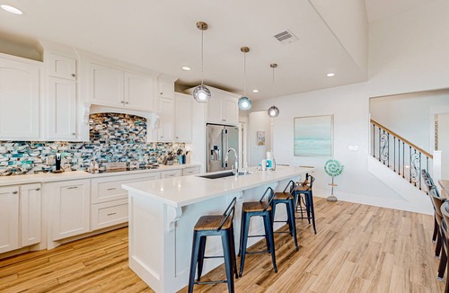 Gilchrist House | Stunning | Beachfront | Cargo Lift | Sleeps 14