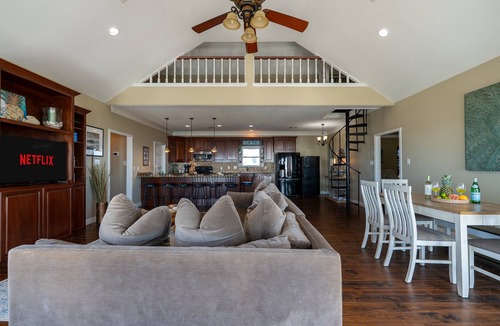 Port Bolivar House | Stunning | Beachfront | Large Deck | Sleeps 14