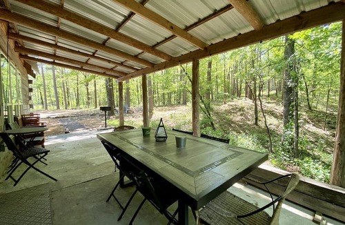 Boles Cabin | Stunning Group Cabin with Beautiful Surroundings and Hiking Trails in Arkansas