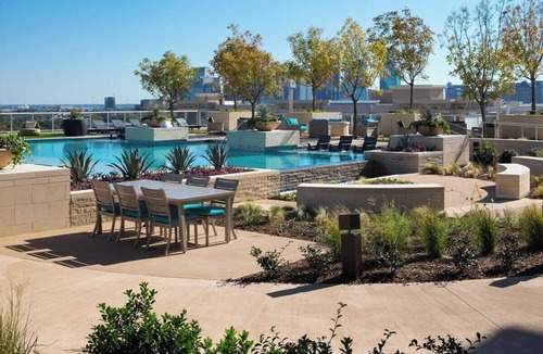 Cityplace Apartment | Stunning high-rise apartment on McKinney Avenue