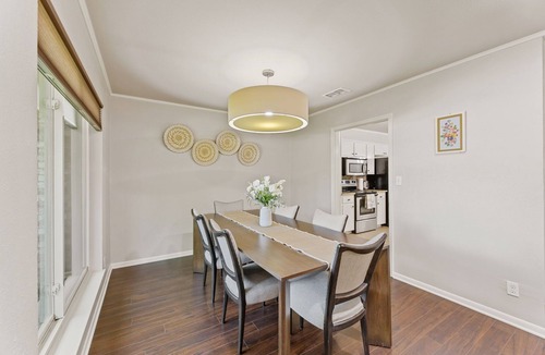 Scofield Farms House | Stunning home near Downtown Austin - Minutes from The Domain & Q2 Stadium