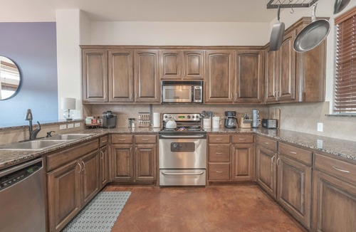 Apache Shores House | Stunning Home on a Cliff with Gorgeous Views: 5 min to Lakes