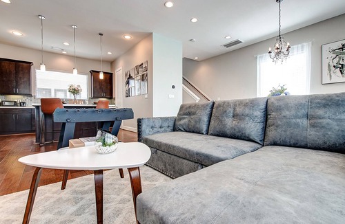 Northside House | Stunning Houston Home Near Stadiums, Downtown Views, Sleeps 12