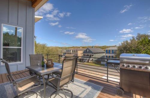 Point Venture House | Stunning Lake Home with Pool-Beach-Gym-Boat Access