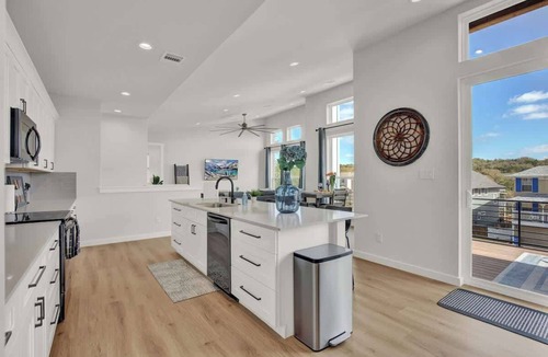 Point Venture House | Stunning Lake Home With Pool-beach-gym-boat Access