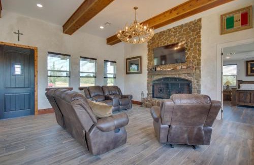 Oakland Villa | Stunning Ranch Villa: Private Pool & Hot Tub!